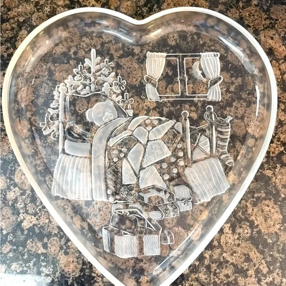 NIB Mikasa Crystal Heart-Shaped Glass Decorative Serving Tray. 12 1/2 wide - Picture 1 of 6